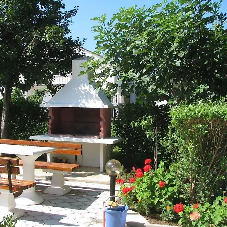 Apartments In Sabunike/Zadar Riviera 7980 Appartement *