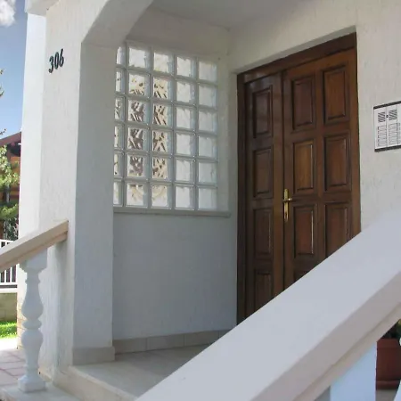Apartments In Sabunike/Zadar Riviera 7980 Appartement *